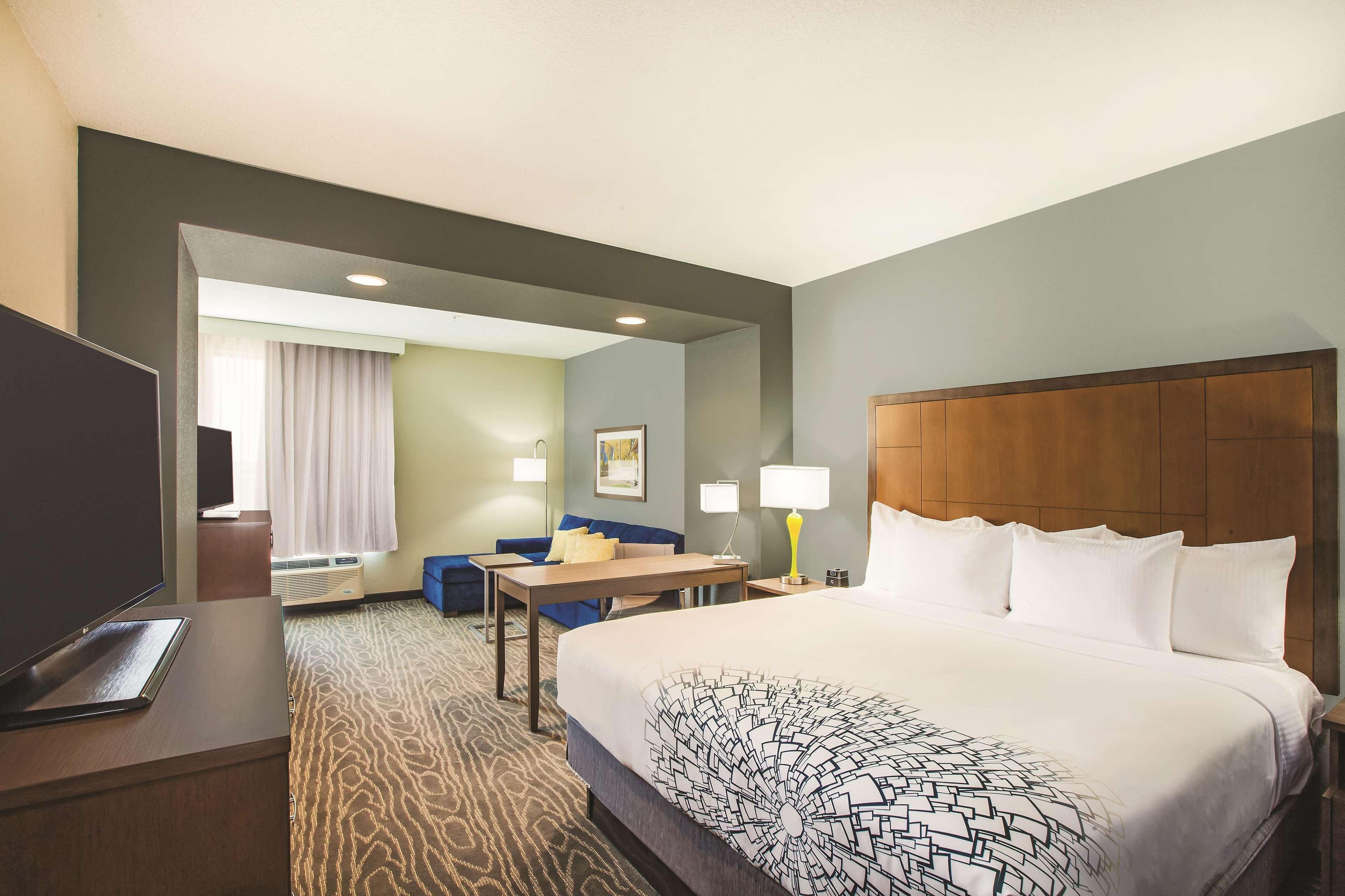 Готель La Quinta By Wyndham Wichita Northeast Екстер'єр фото