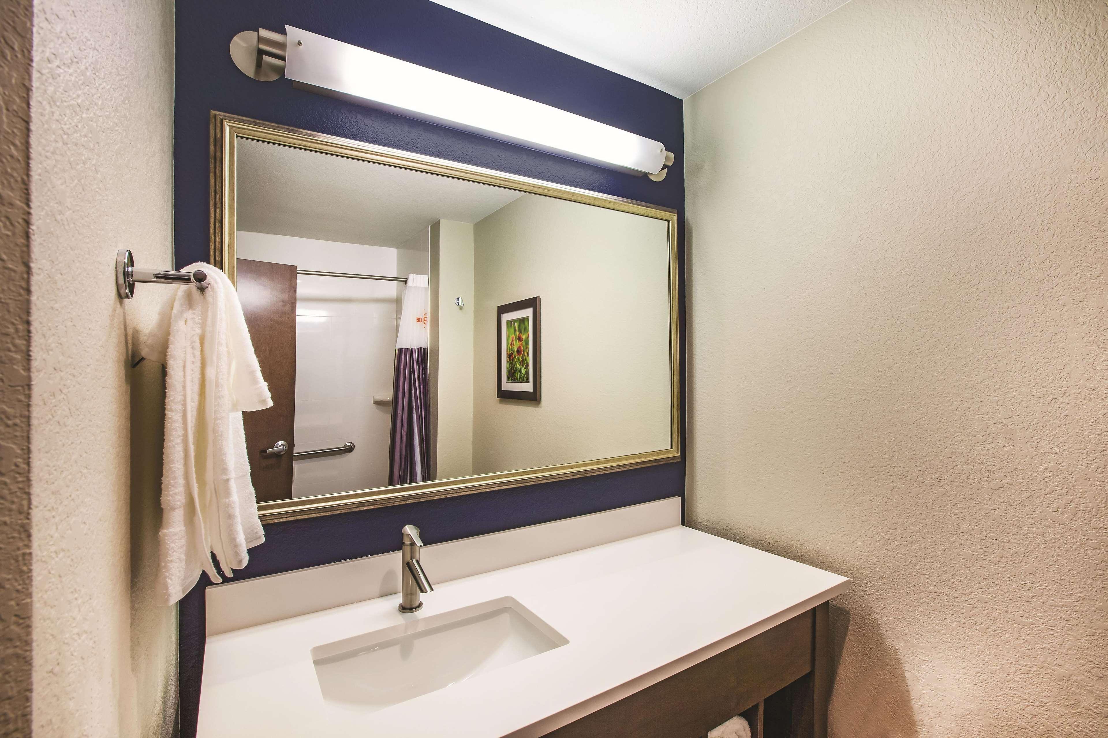 Готель La Quinta By Wyndham Wichita Northeast Екстер'єр фото