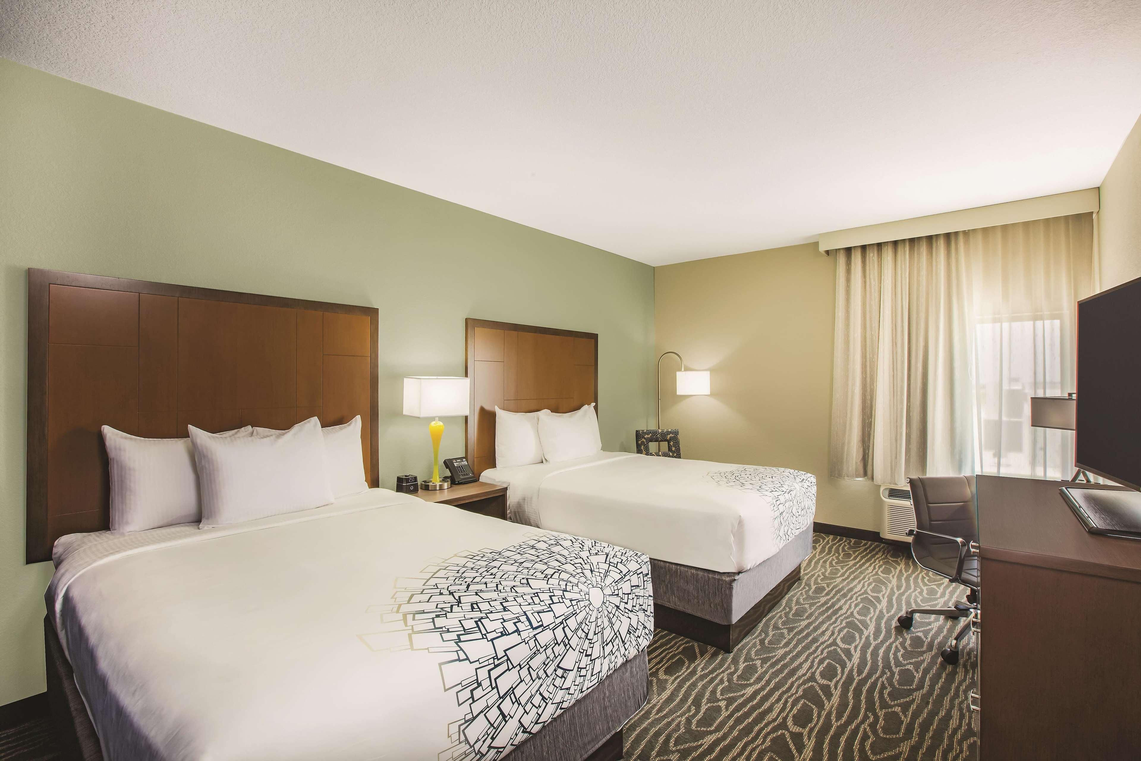 Готель La Quinta By Wyndham Wichita Northeast Екстер'єр фото