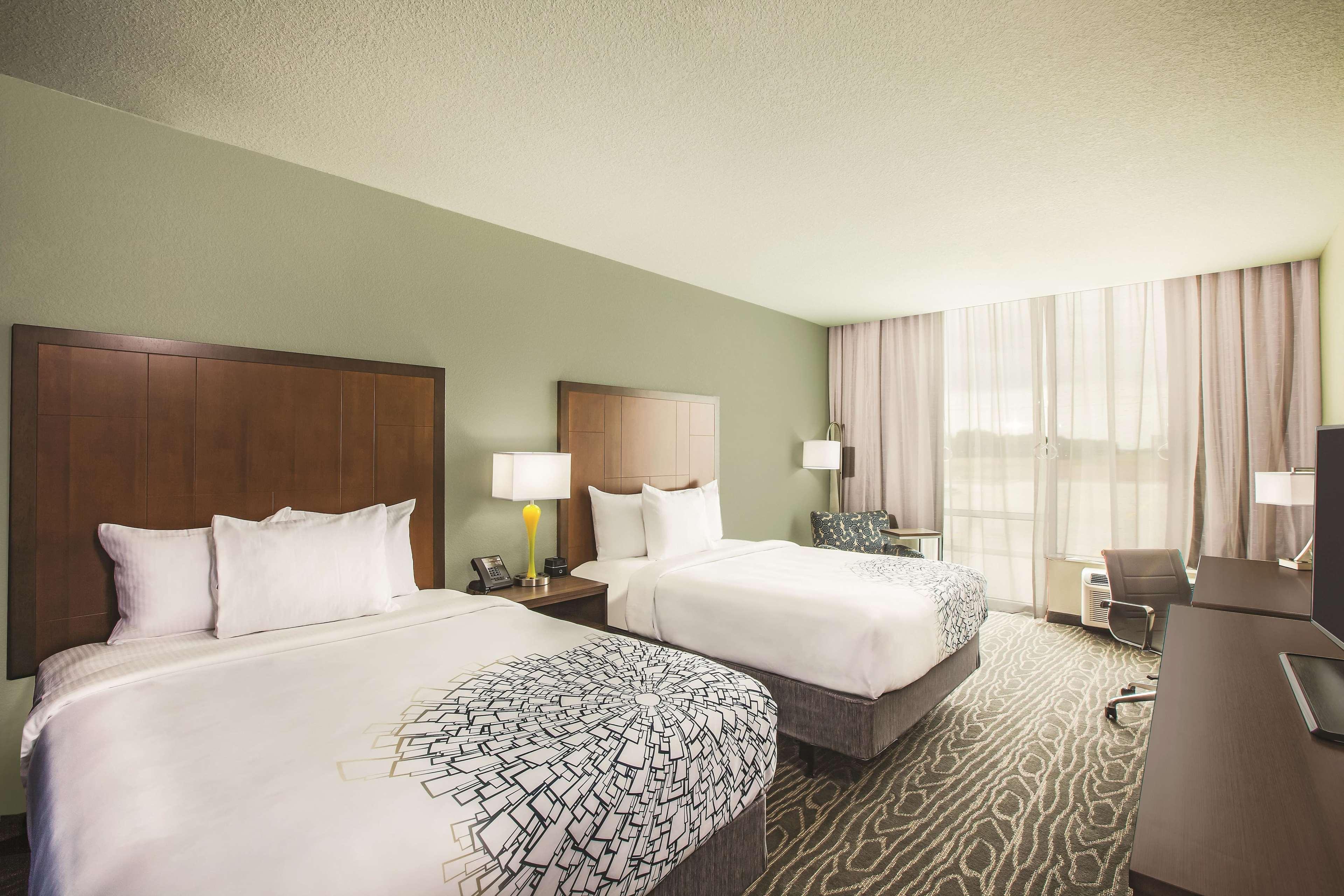 Готель La Quinta By Wyndham Wichita Northeast Екстер'єр фото