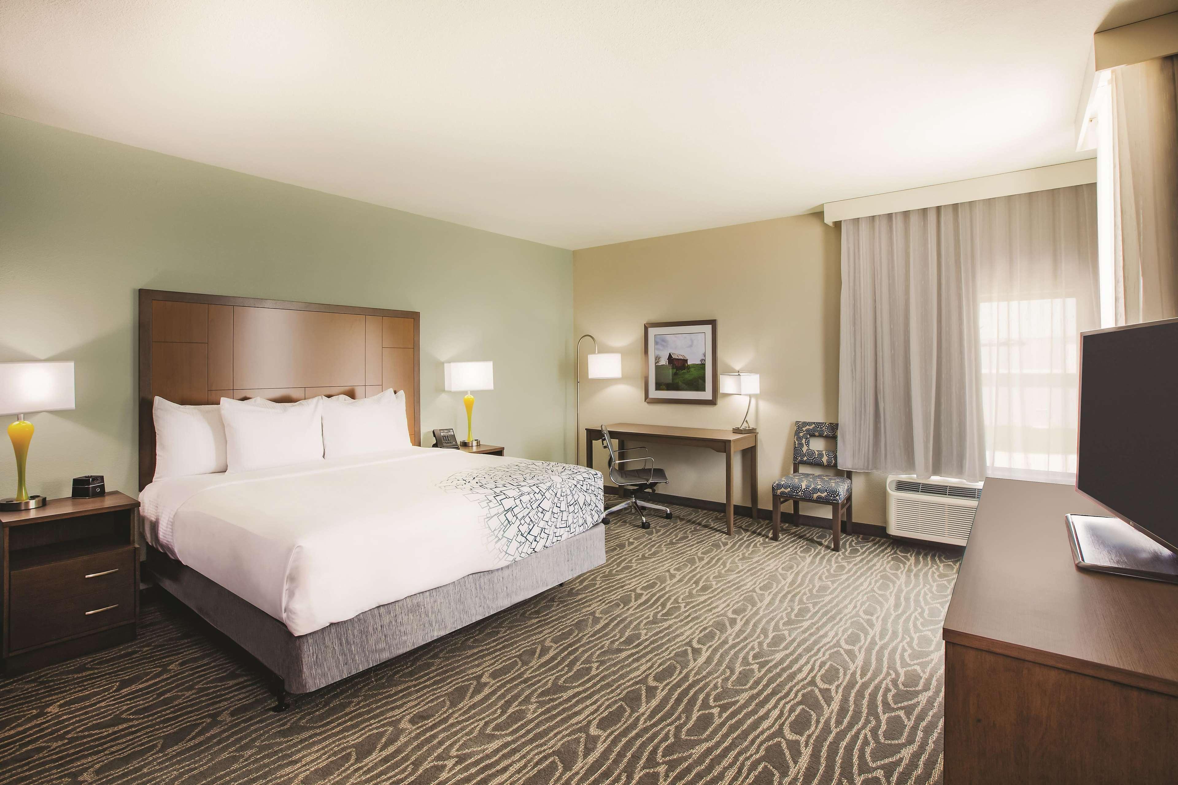 Готель La Quinta By Wyndham Wichita Northeast Екстер'єр фото