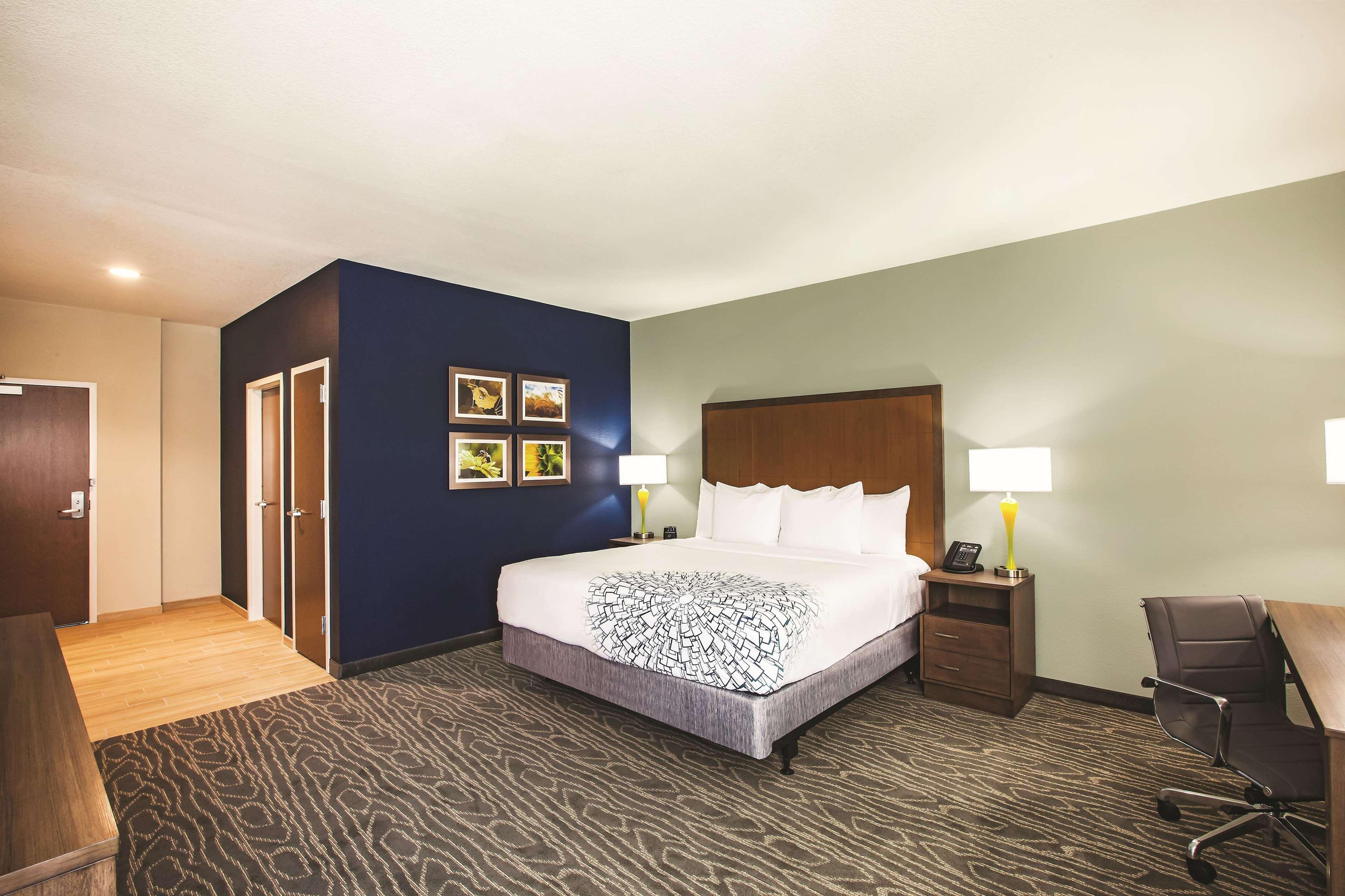 Готель La Quinta By Wyndham Wichita Northeast Екстер'єр фото