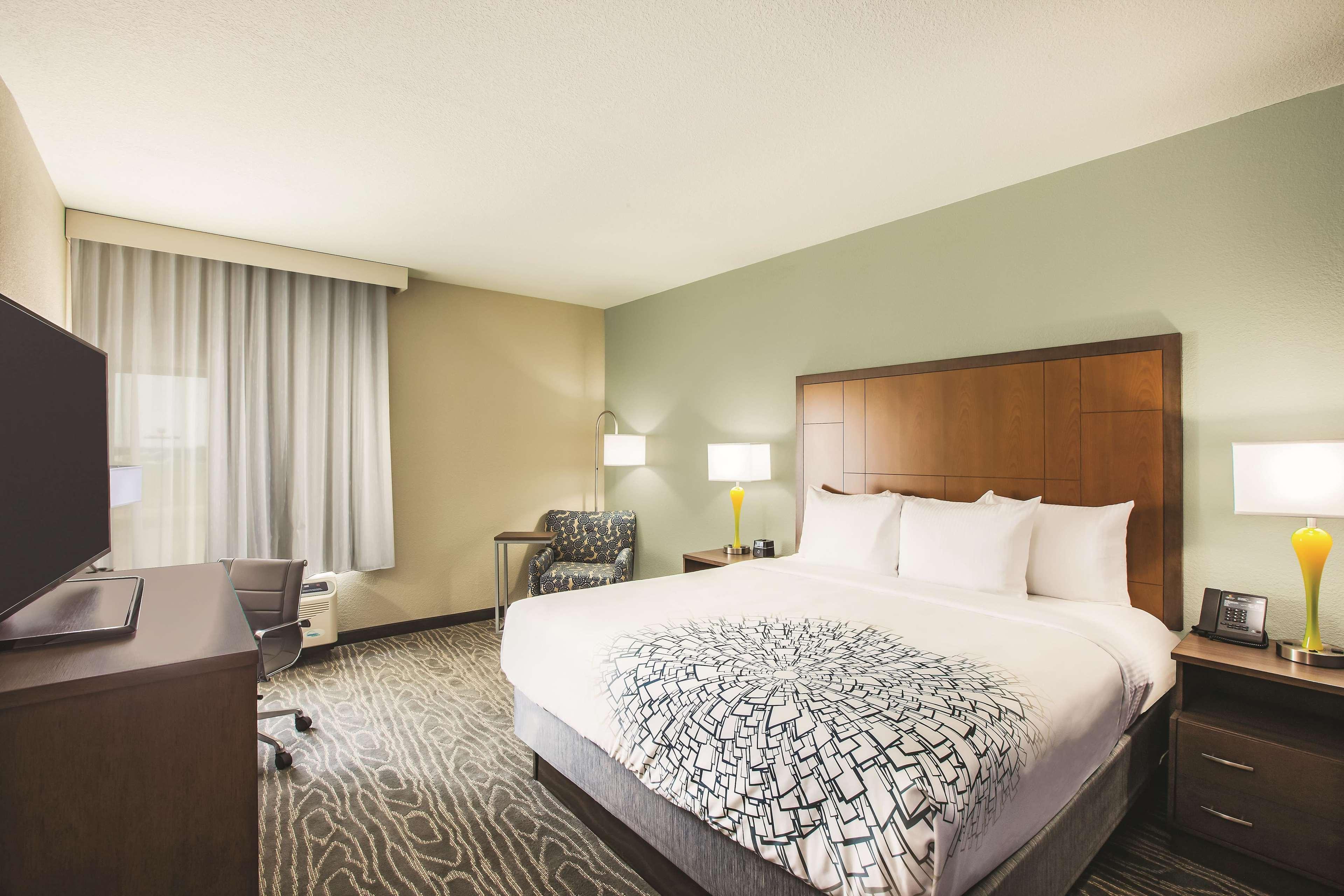 Готель La Quinta By Wyndham Wichita Northeast Екстер'єр фото