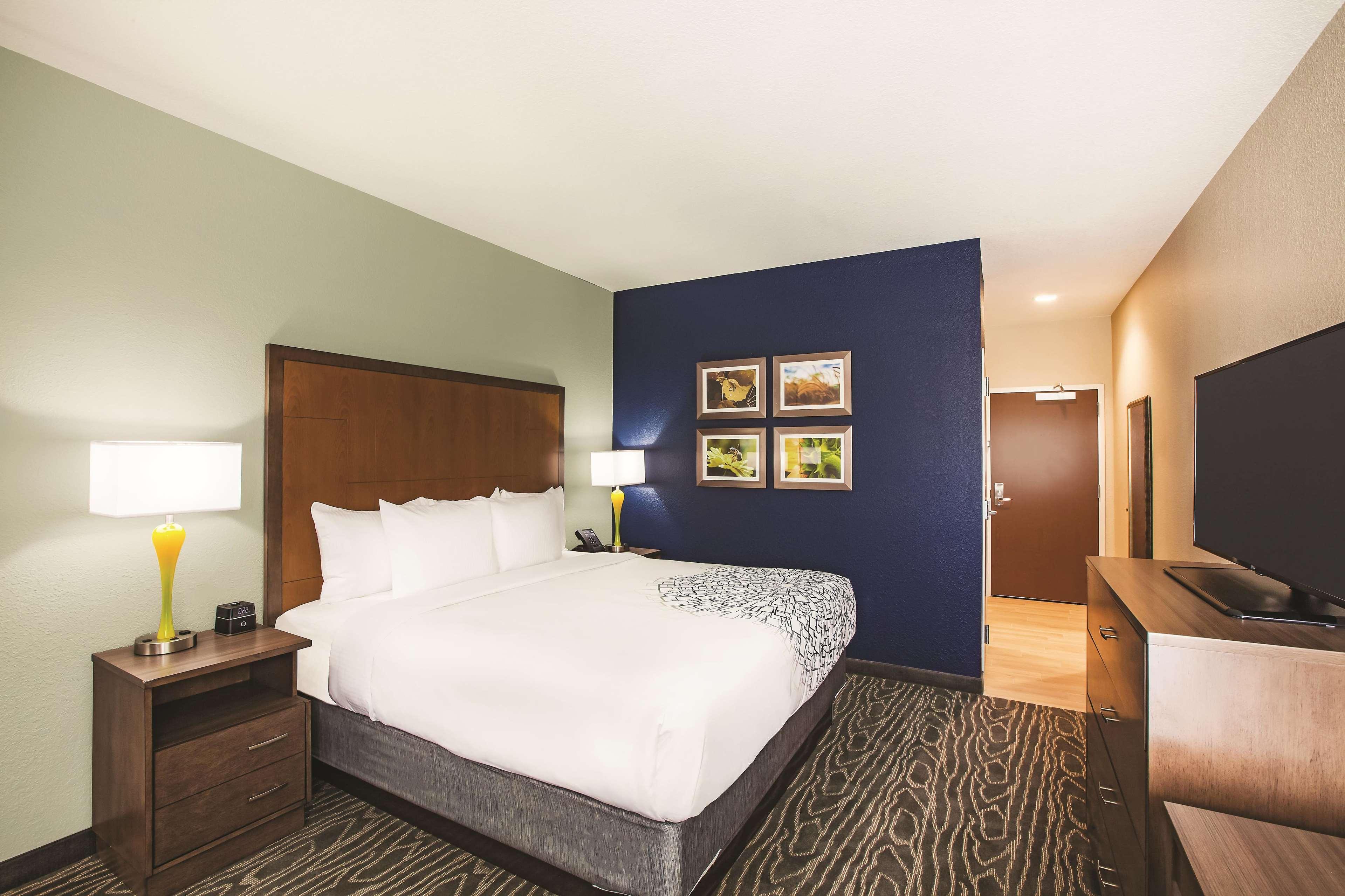 Готель La Quinta By Wyndham Wichita Northeast Екстер'єр фото
